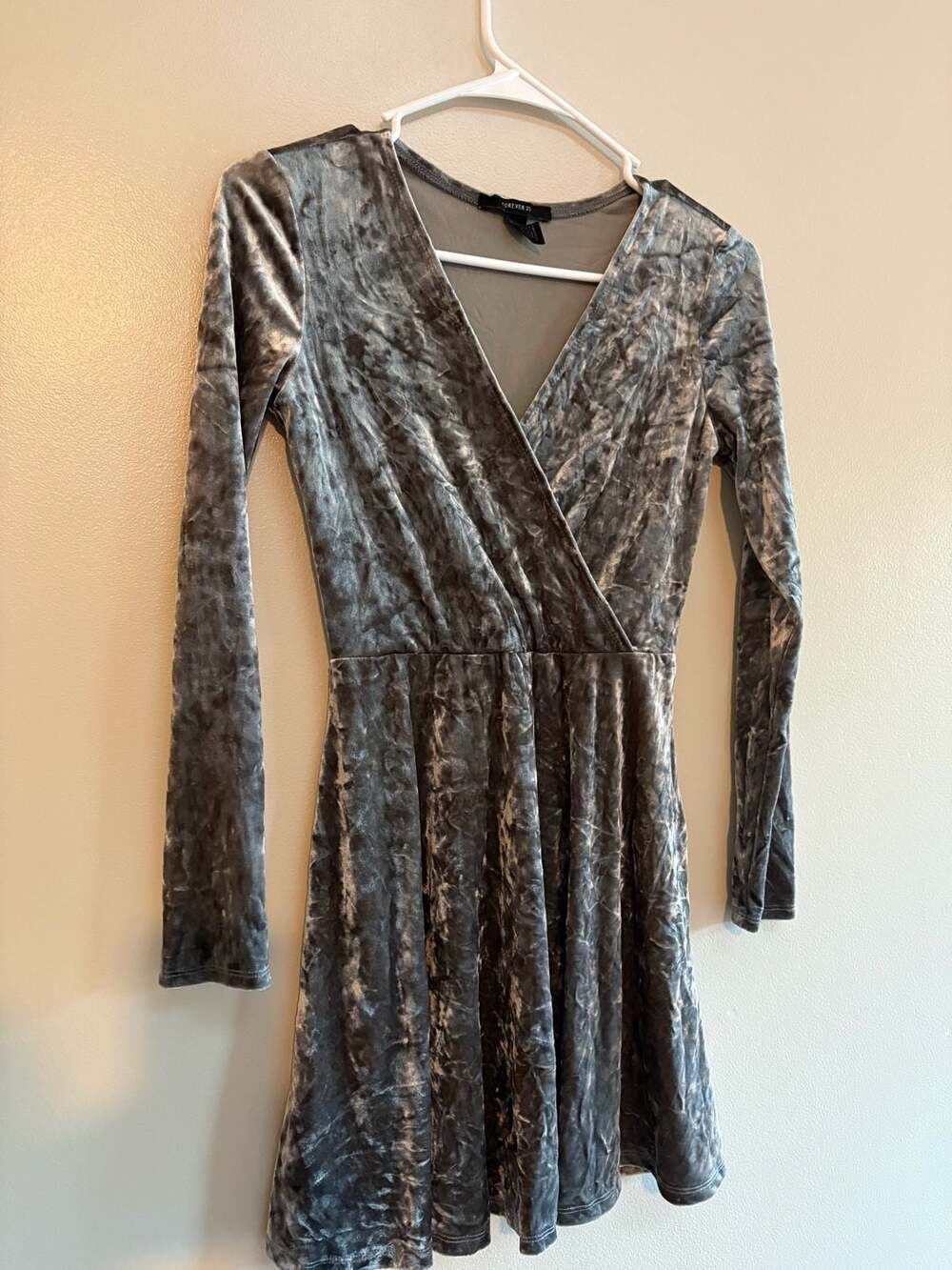 Forever 21 Gray Crushed Velvet Long Sleeve Wrap Dress Size S